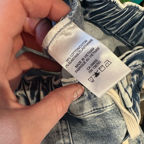 Reitmans | Light Wash Pull On R Jeans w Drawstring - Picture 7 of 7